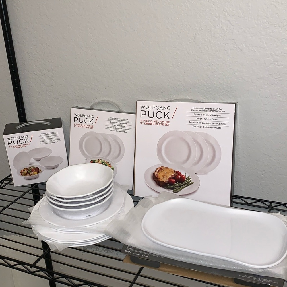 BNWOT 12 Pc Melamine Plate Dinner Set + Matching Serving Tray Beautiful